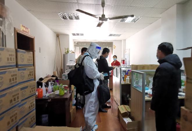 借疫漲價(jià)？大批藥商被曝光，消毒劑銷(xiāo)售亂象引深思